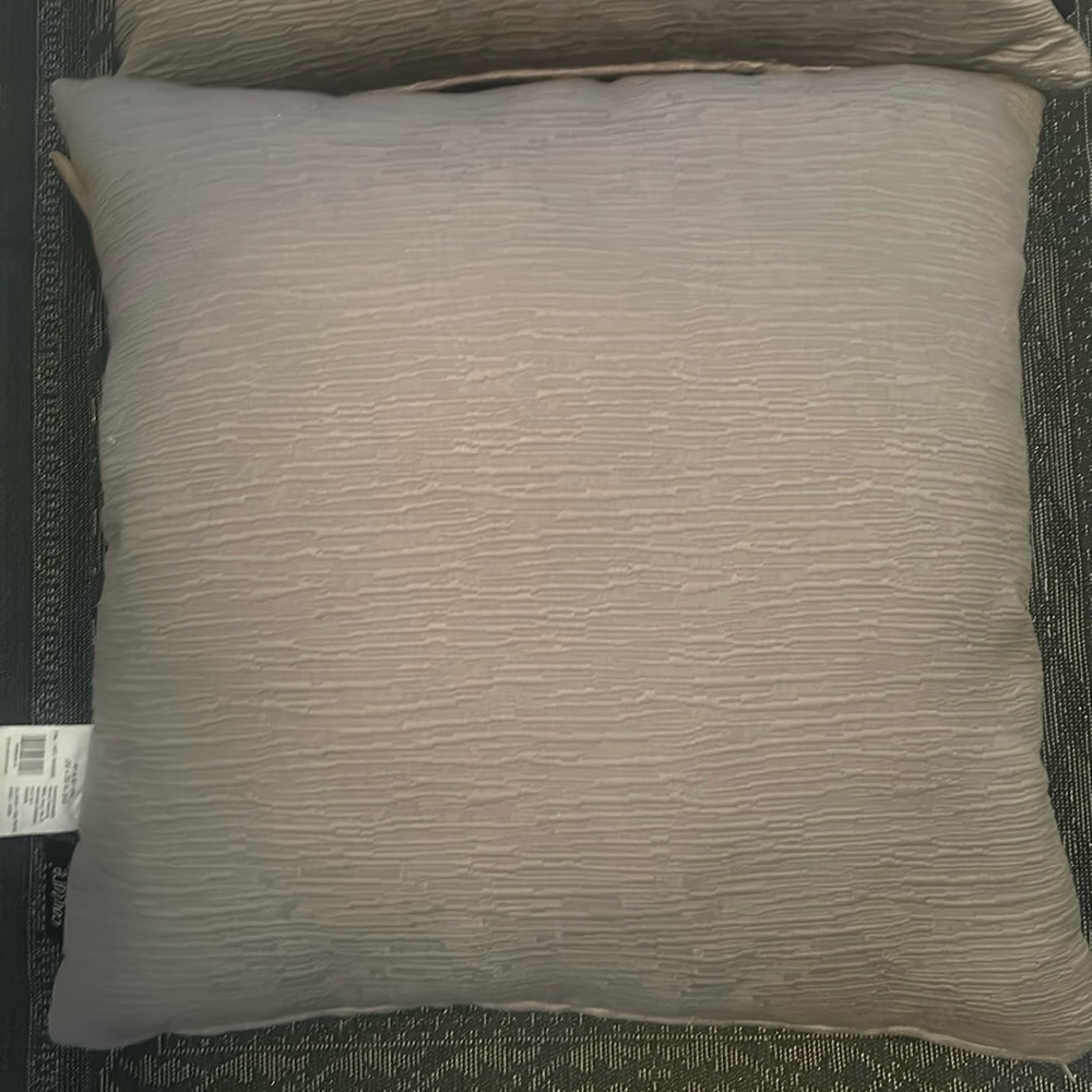 Decorative pillow Gray couture bu Commonwealth
